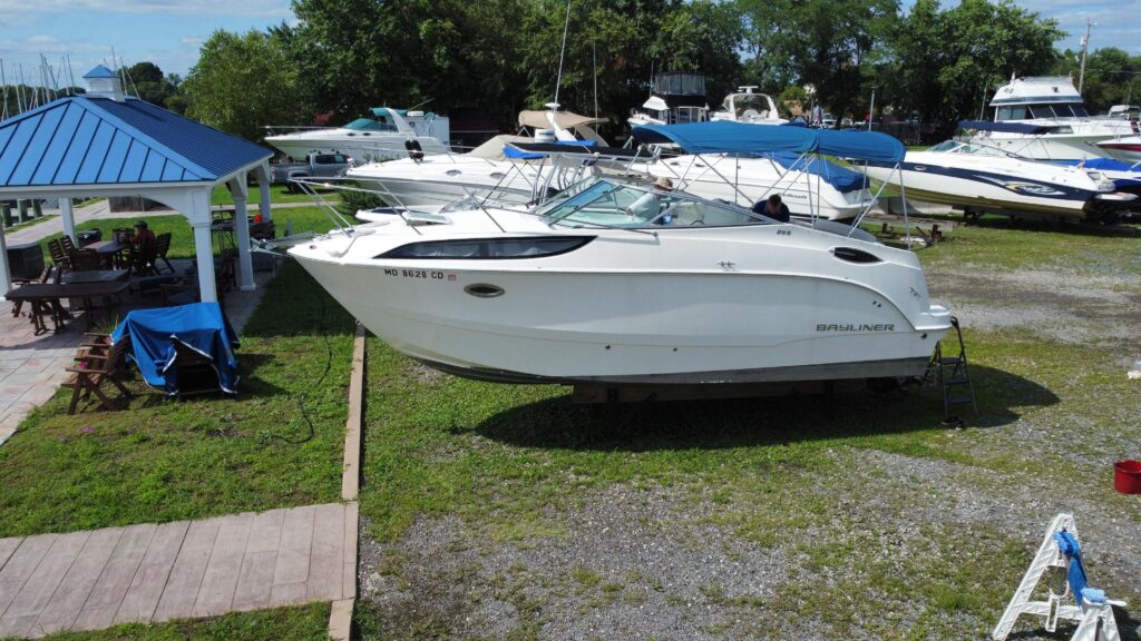 2010 Bayliner 255