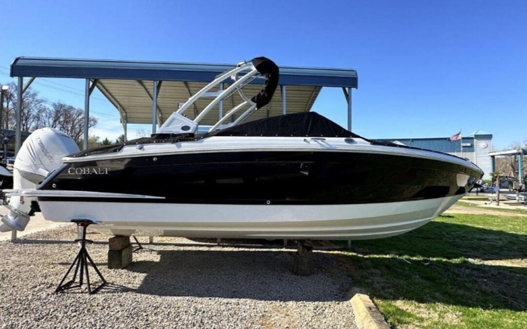 2023 Cobalt R4 Outboard